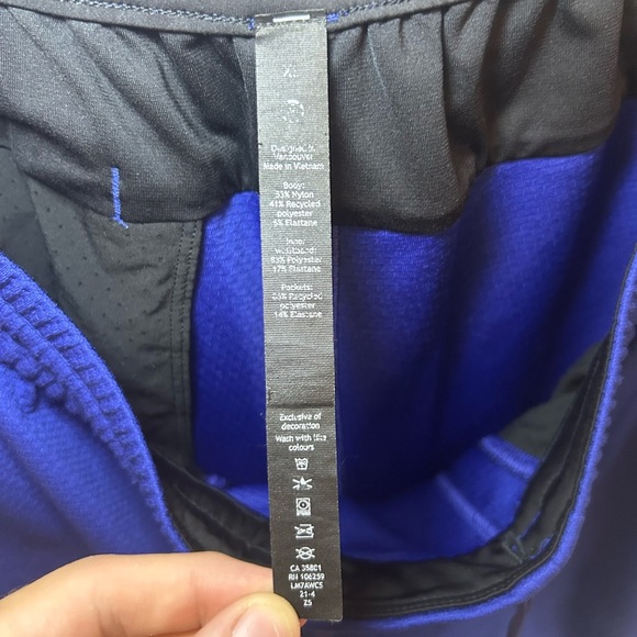 Mens Lululemon activewear shorts - Picture 2 of 8